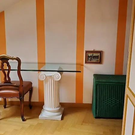 Eleganza Di Uno Stile Fuori Dal Tempo Appartamento