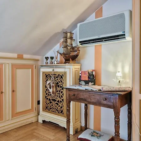 Eleganza Di Uno Stile Fuori Dal Tempo * Torino