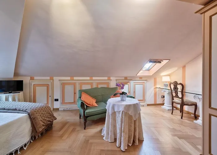 Eleganza Di Uno Stile Fuori Dal Tempo * Turín